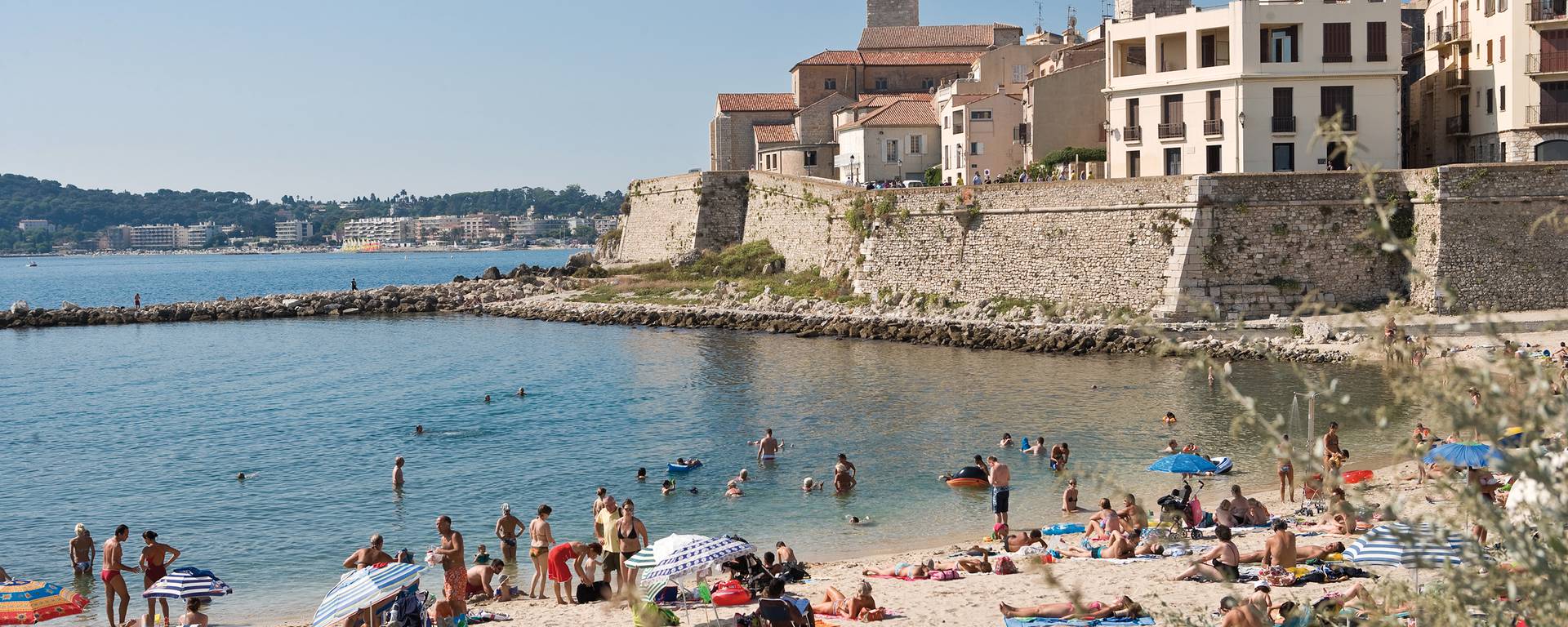 Gravette Beach, in the heart of old Antibes