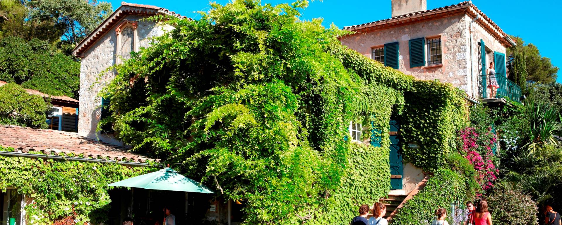 Le Château - hébergement et école ©CIA