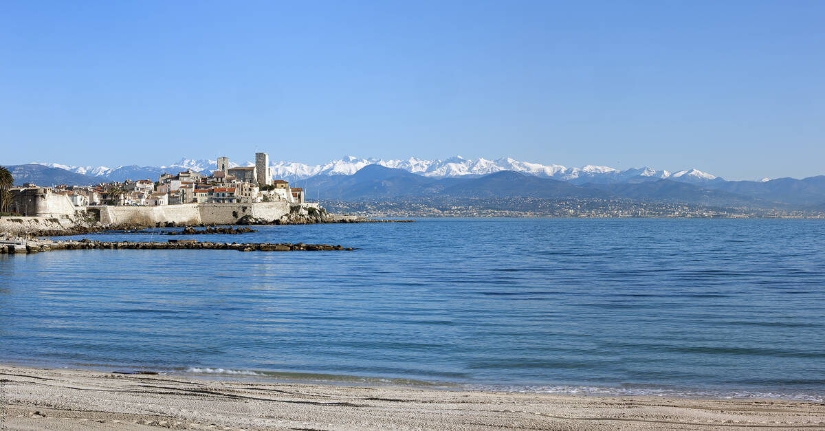 Résultat de recherche d'images pour "en mer baie d'antibes salis"