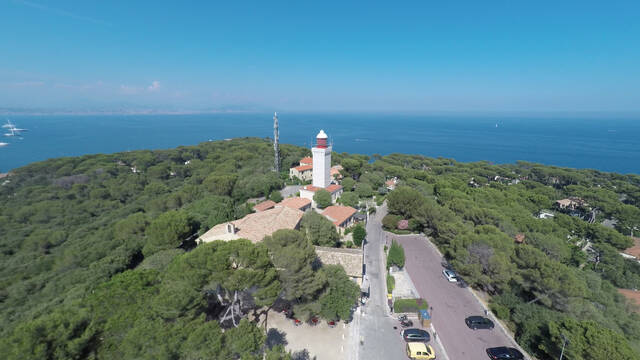 Chapelle et phare de la Garoupe ©Mairie d'Antibes Juan-les-Pins, service communication - J. François Diaz