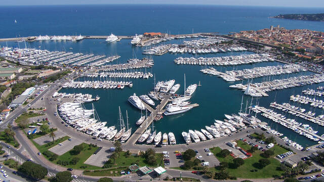 Le Port Vauban et la vieille ville