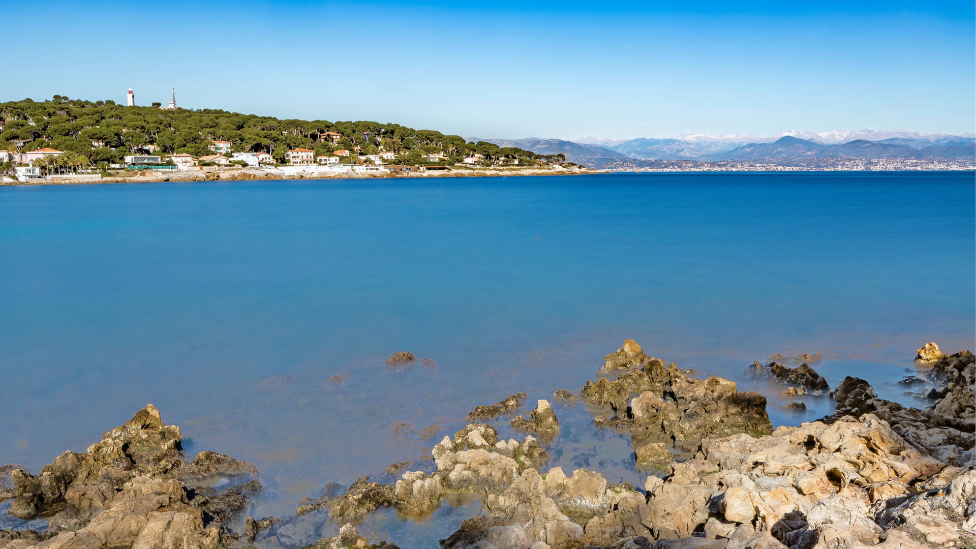 Start of Tirepoil footpath - view of the Garoupe bay and the Alps
